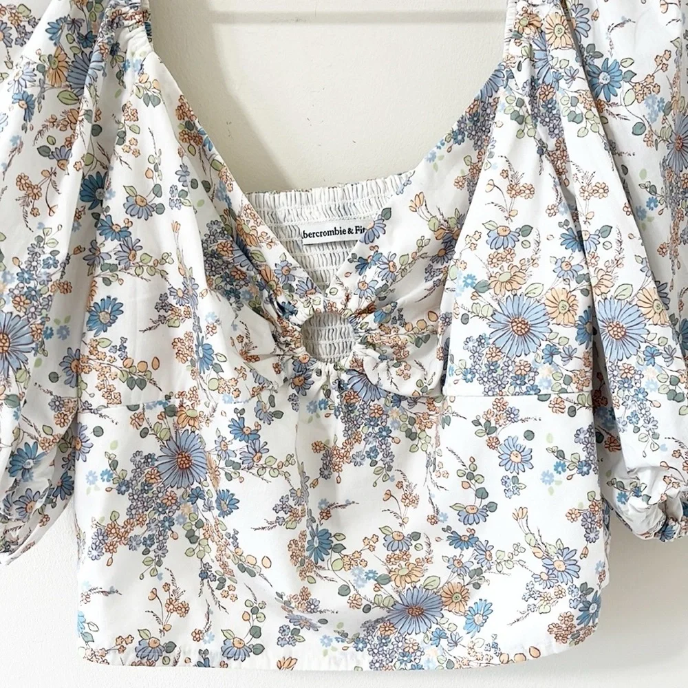 Abercrombie & Fitch Floral Puff Sleeve Poplin O-Ring Smocked Crop Top Size M - Picture 4 of 8